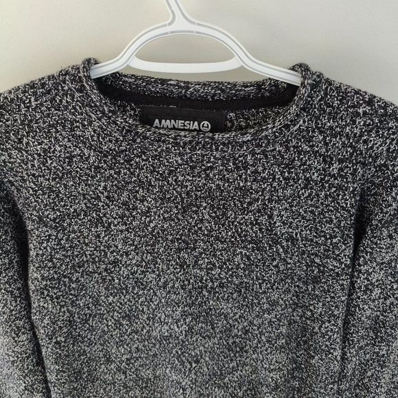 Amnesia Medium Gray Sweater for Fall Unisex Sized Medium - Picture 3 of 12